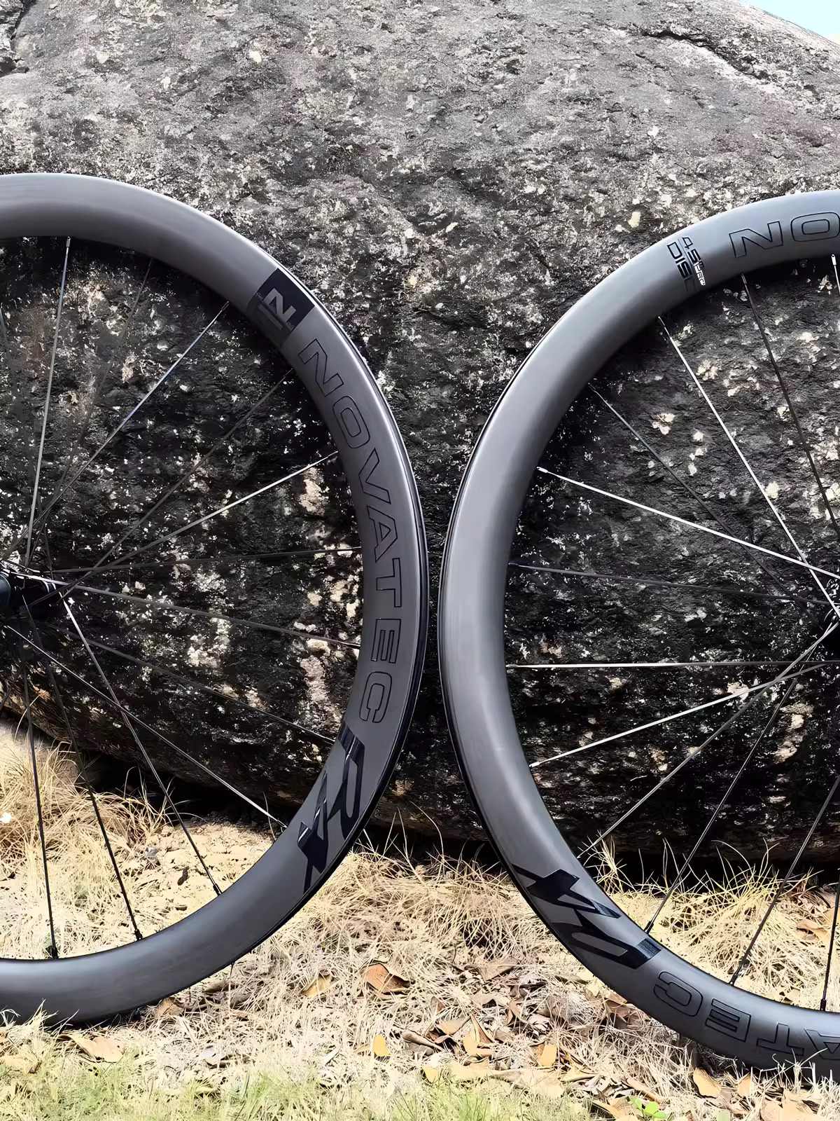 Novatec R4 pro+ wheelset side view