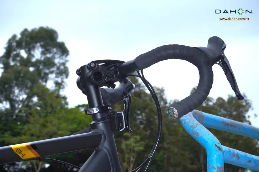 Dahon GB-2 彎把及 Shimano Sora 變速煞車把特寫