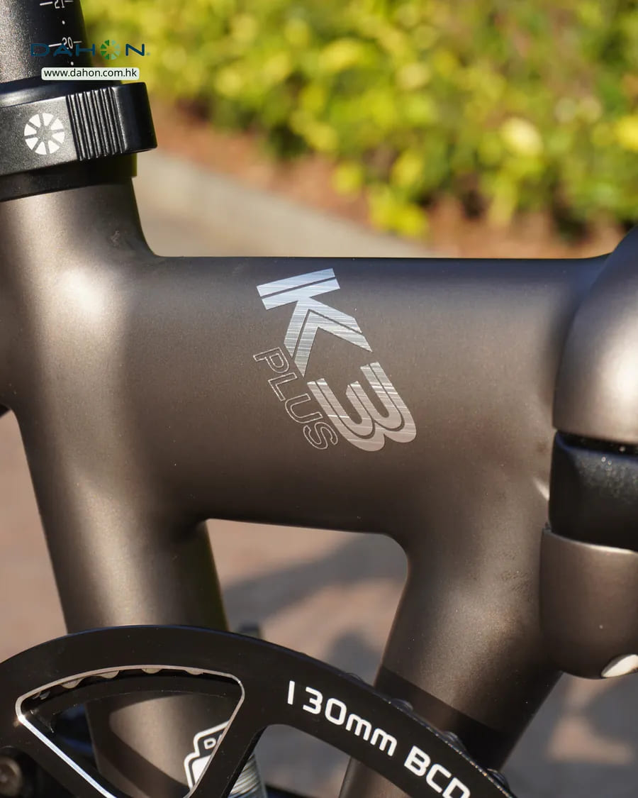K3 Plus logo at the seat tube junction of the grey Dahon K3 Plus 349 Flat Welding Version