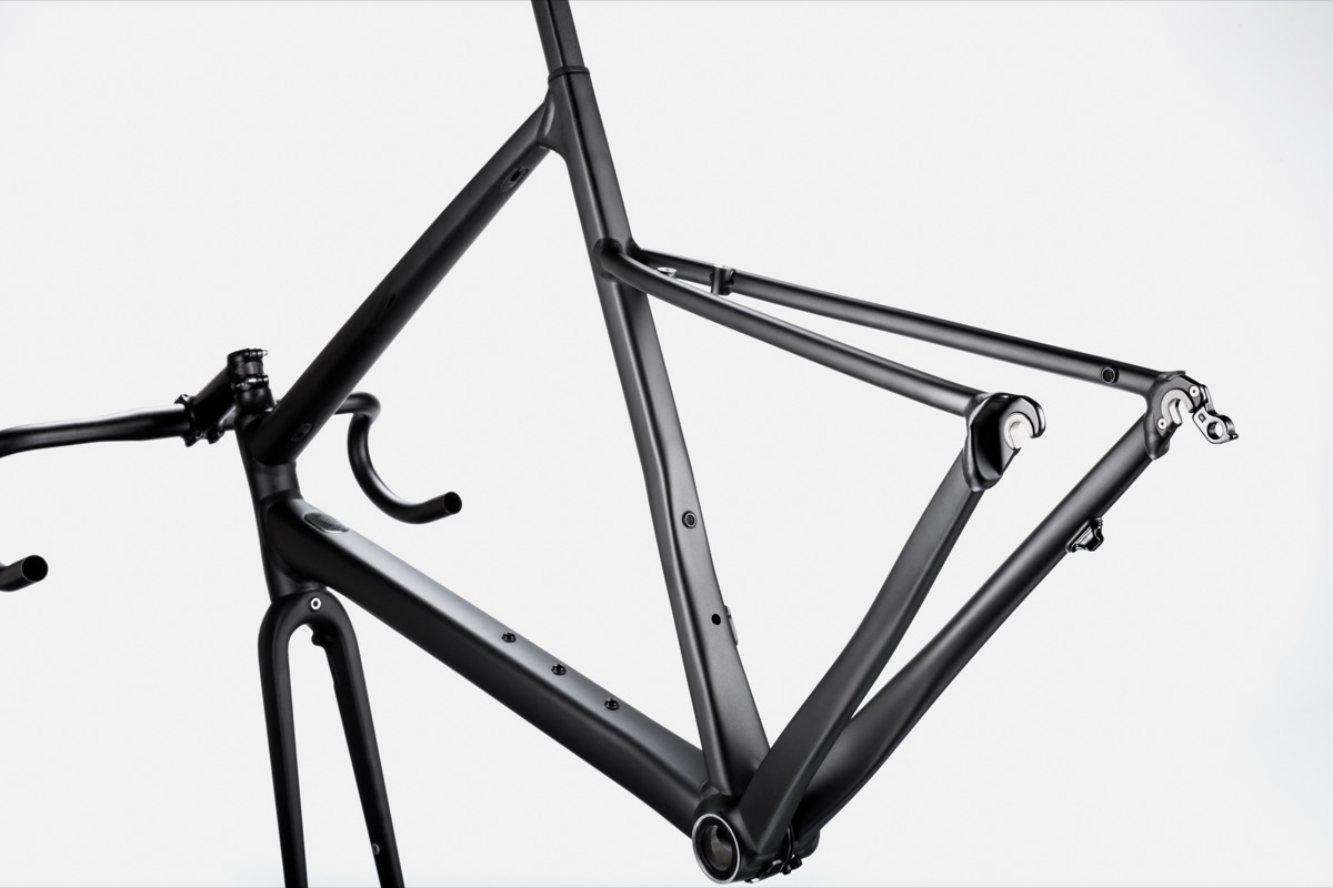 Cannondale CAAD13 SAVE 低位後上叉及後三角設計